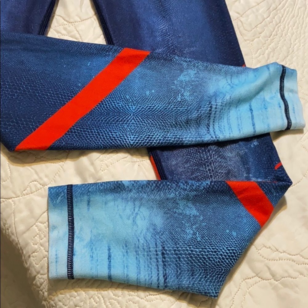 WITH exclusive for EQUINOX athletic leggings - Picture 3 of 6